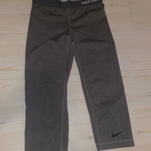 Grey Nike pro cropped leggings